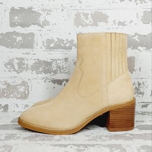 NEW 42 Gold Miley Women's Tan Suede Block Heel Ankle Bootie D205